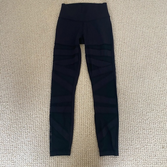 Mesh black Lululemon leggings - Picture 2 of 6